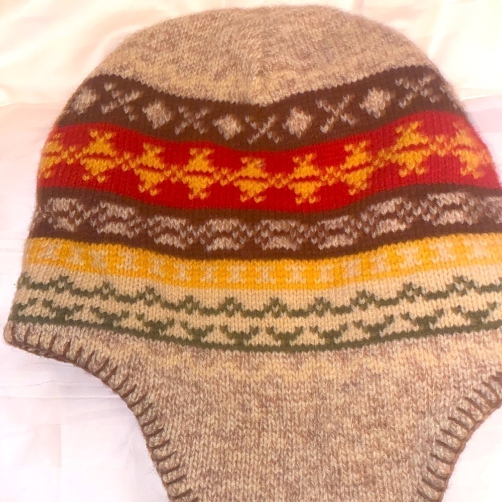 Handmade wool/acrylic fleece lined hat. Brown/red pattern. Tie closure. OS.